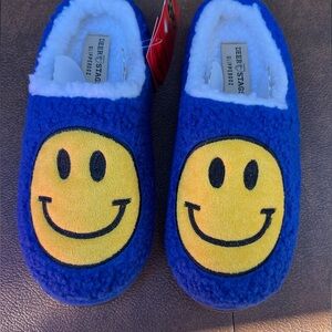 Deer Stags “Slipperooz” Blue Smiley Face Slippers‎ – Size 8M
NET